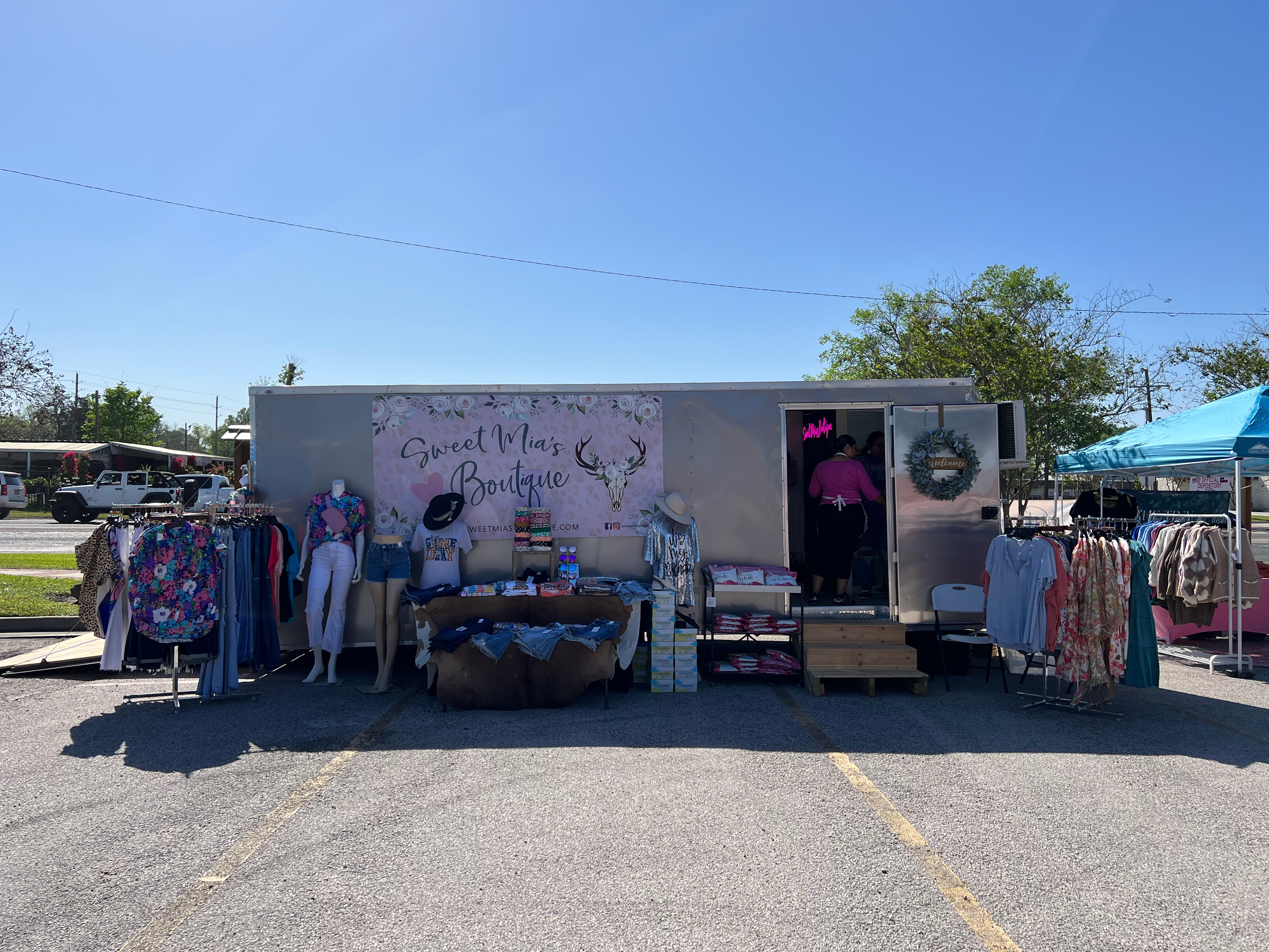 BOUTIQUE TRAILER VENDOR SPOT