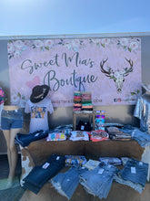 Load image into Gallery viewer, BOUTIQUE TRAILER VENDOR SPOT